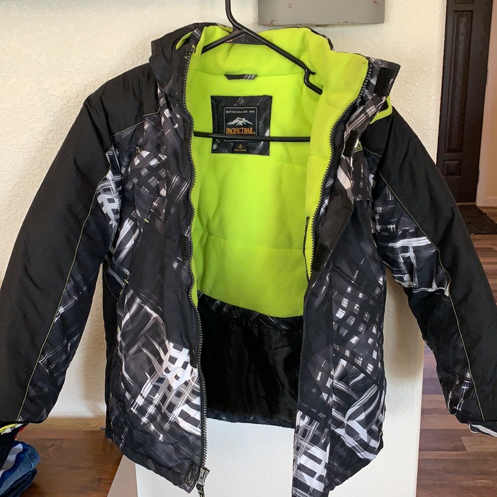 Boys winter coat Pacific Trail size medium